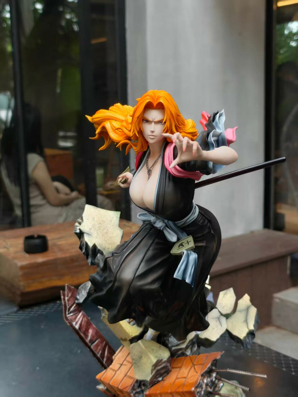 Bleach - LoaDen Studio Rangiku Matsumoto 1/6 resin statue - display shot front - DaWeebStop