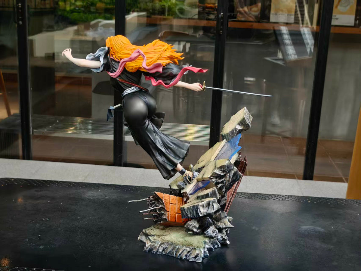 Bleach - LoaDen Studio Rangiku Matsumoto 1/6 resin statue - display shot rear - DaWeebStop
