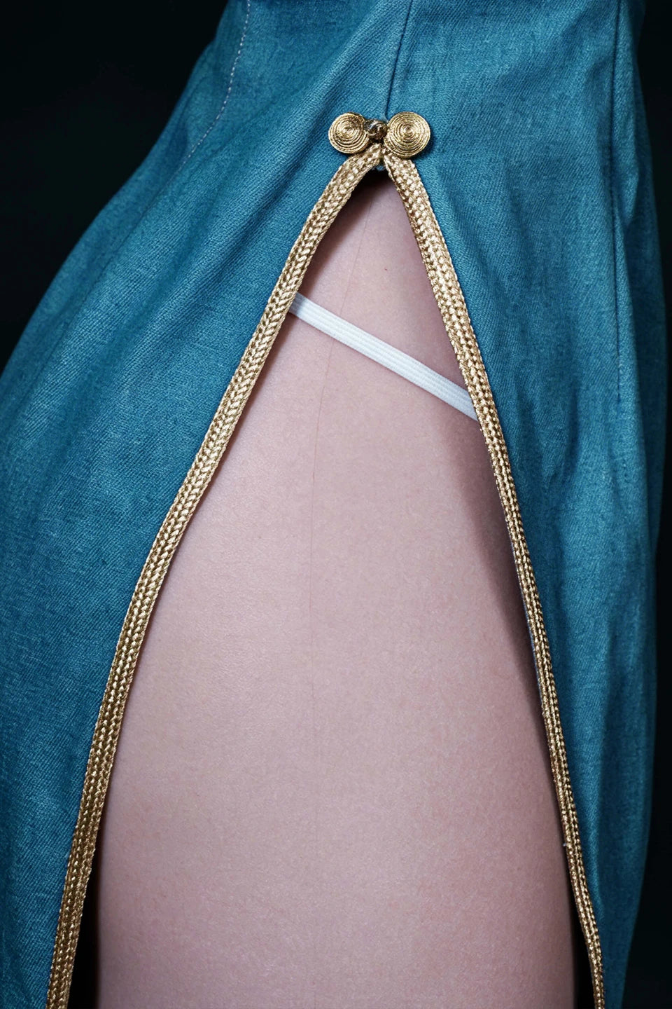 Chun-Li doll high-slit detail