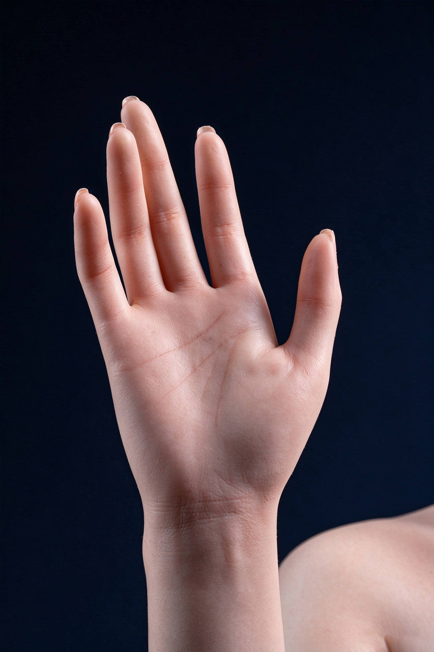 Chun-Li doll hand detail