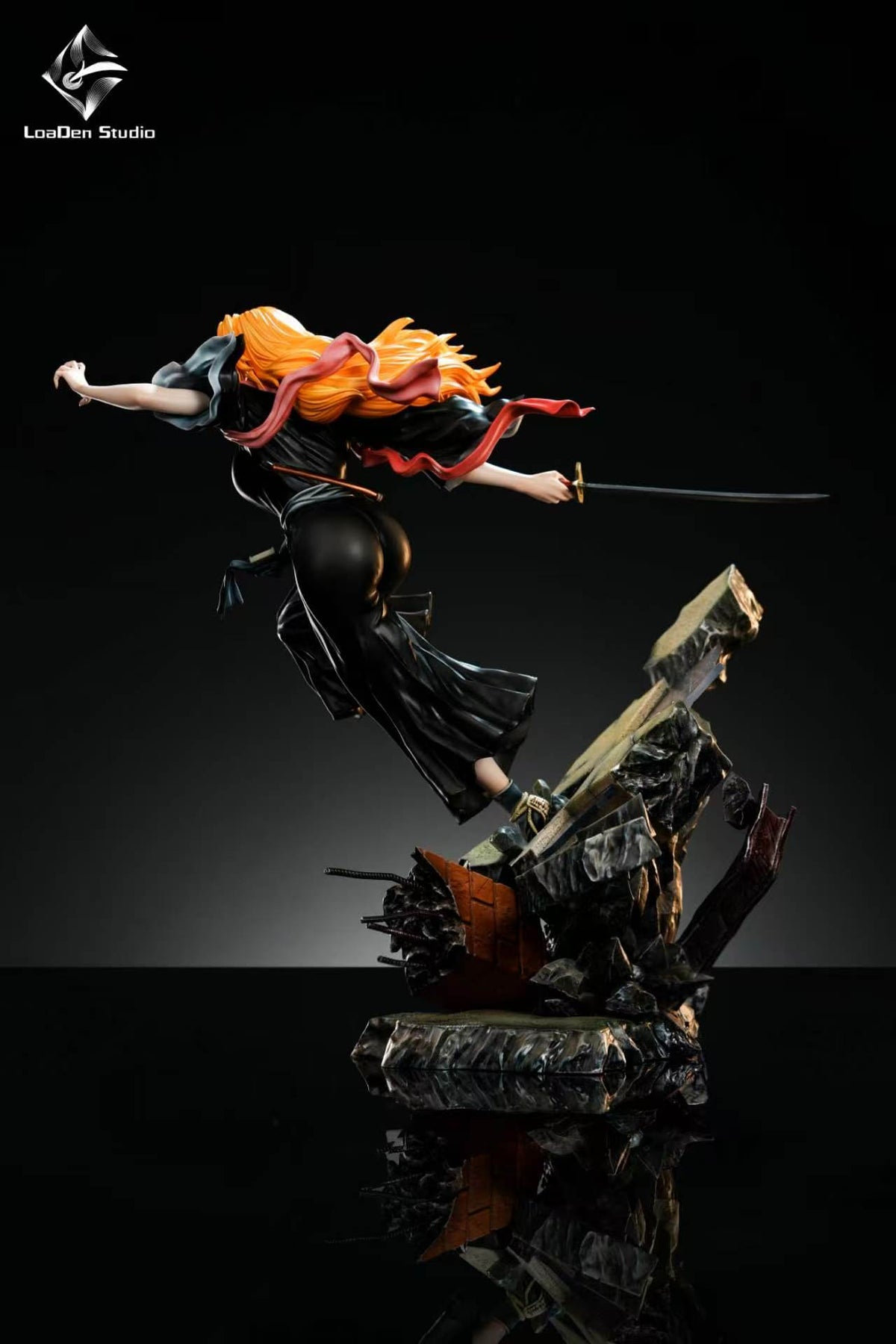 Bleach - LoaDen Studio Rangiku Matsumoto 1/6 resin statue - side view with Haineko drawn - DaWeebStop