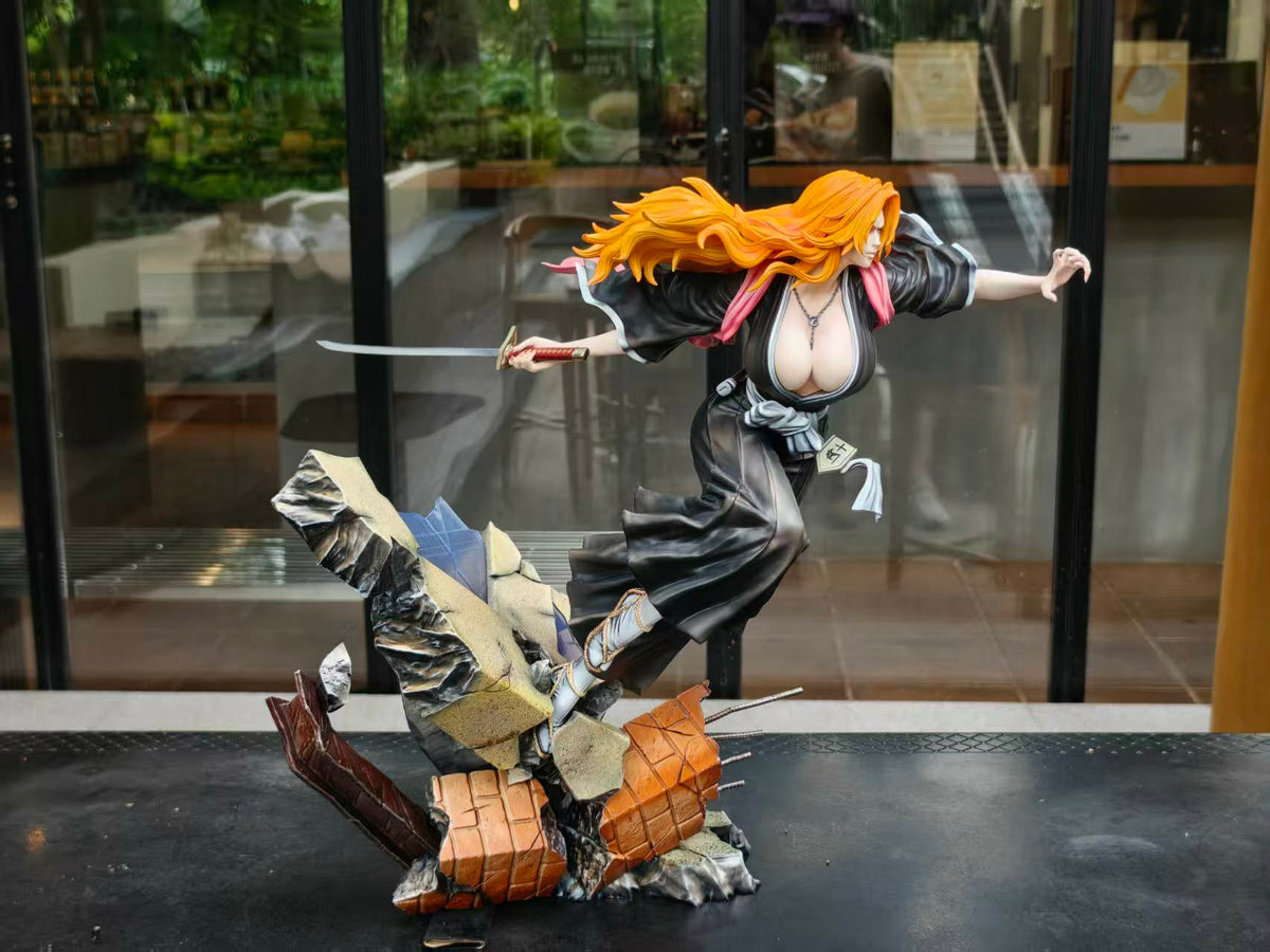 Bleach - LoaDen Studio Rangiku Matsumoto 1/6 resin statue - display shot side - DaWeebStop
