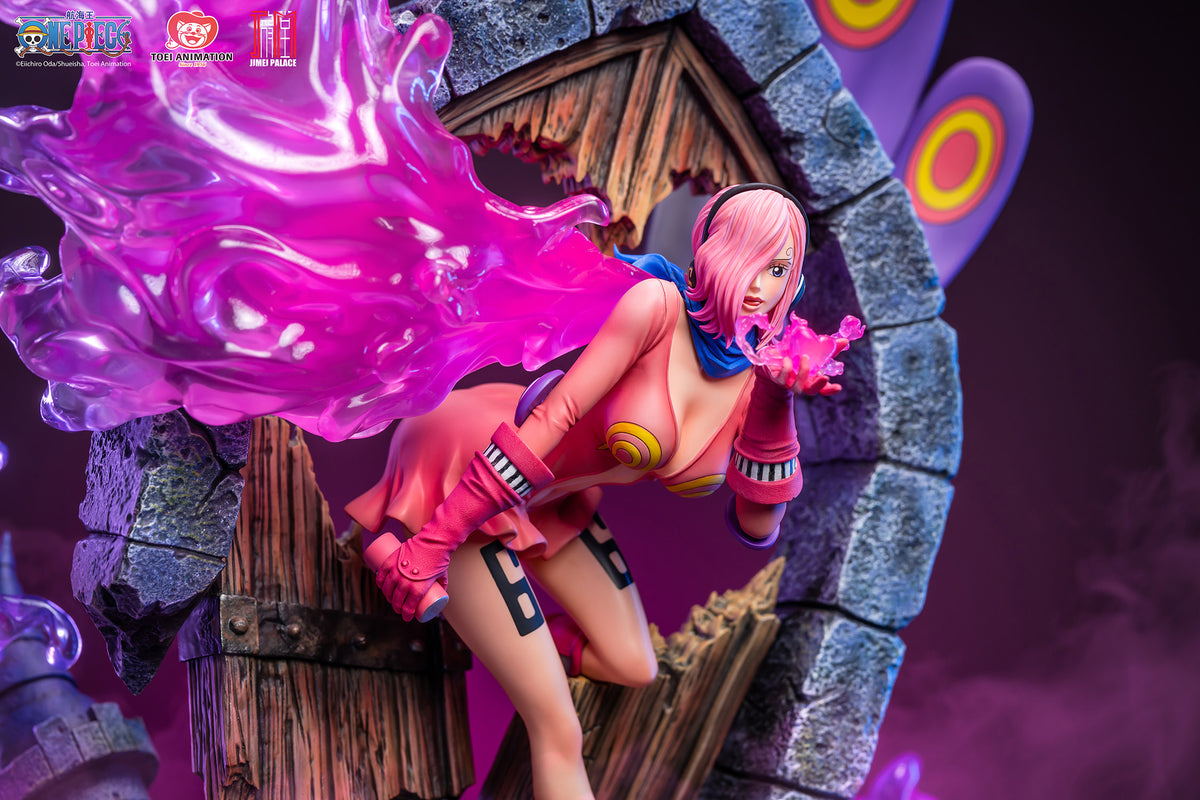 Vinsmoke Reiju statue wide close up
