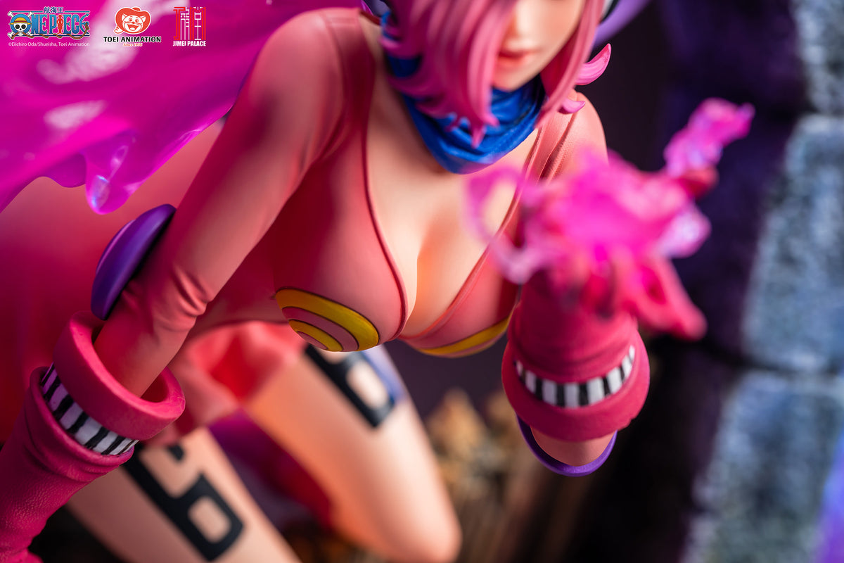 Vinsmoke Reiju statue paint detail